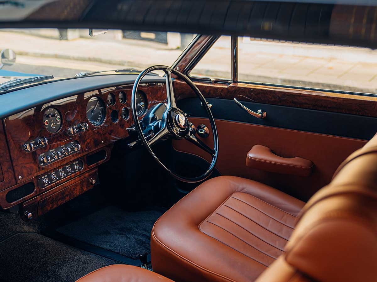 Bentley Continental de 1961, no valor de 300.000 dólares, é o "Veículo Mais Raro" já eletrificado