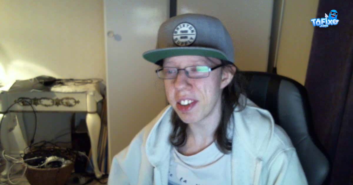Youtuber que viralizou ao explicar “como é ser feio” casa com mulher que comentou o seu vídeo-2