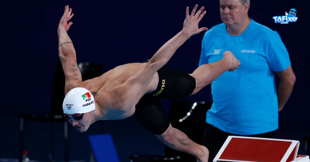 Histórico: Diogo Ribeiro é campeão dos 50 metros mariposa em Doha