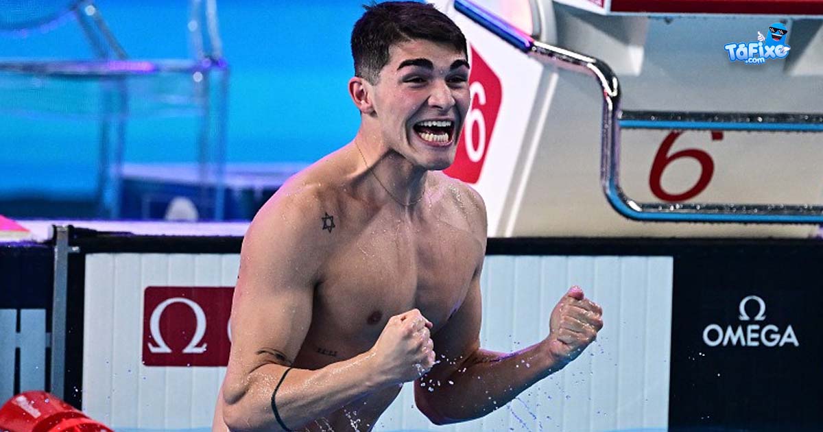 Histórico: Diogo Ribeiro é campeão dos 50 metros mariposa em Doha