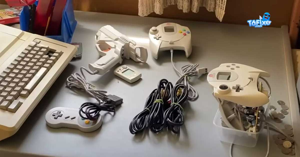 Homem faz 'descoberta bizarra' a viver dentro do seu comando da Dreamcast